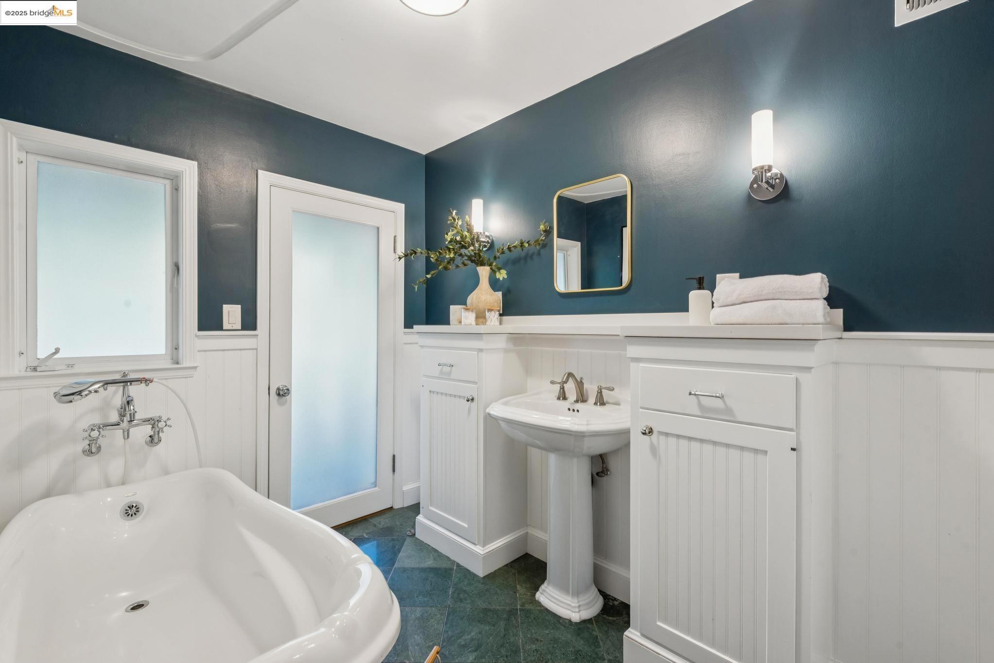 Detail Gallery Image 40 of 56 For 1942 Leimert Blvd, Oakland,  CA 94602 - 3 Beds | 3 Baths