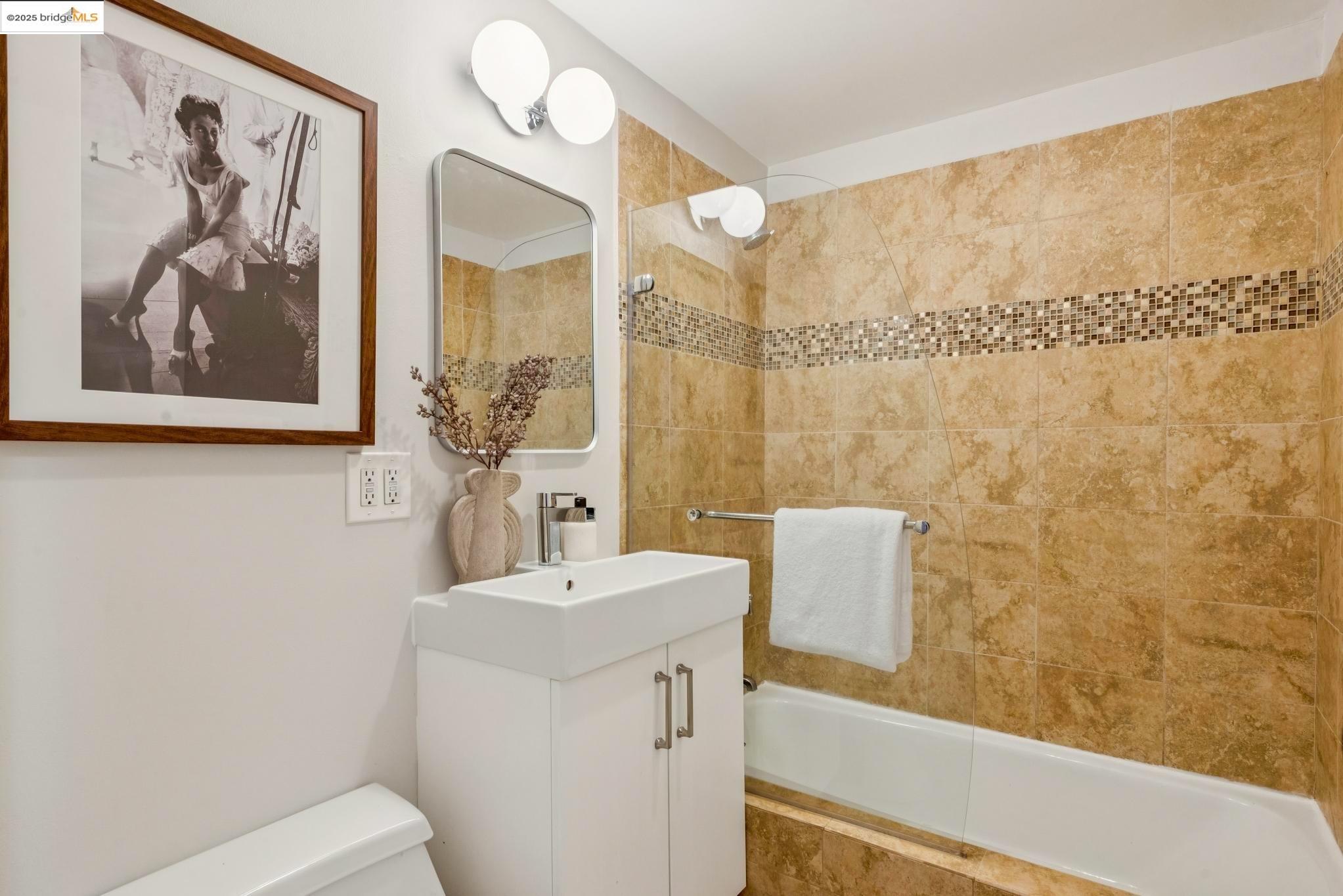 Detail Gallery Image 50 of 56 For 1942 Leimert Blvd, Oakland,  CA 94602 - 3 Beds | 3 Baths