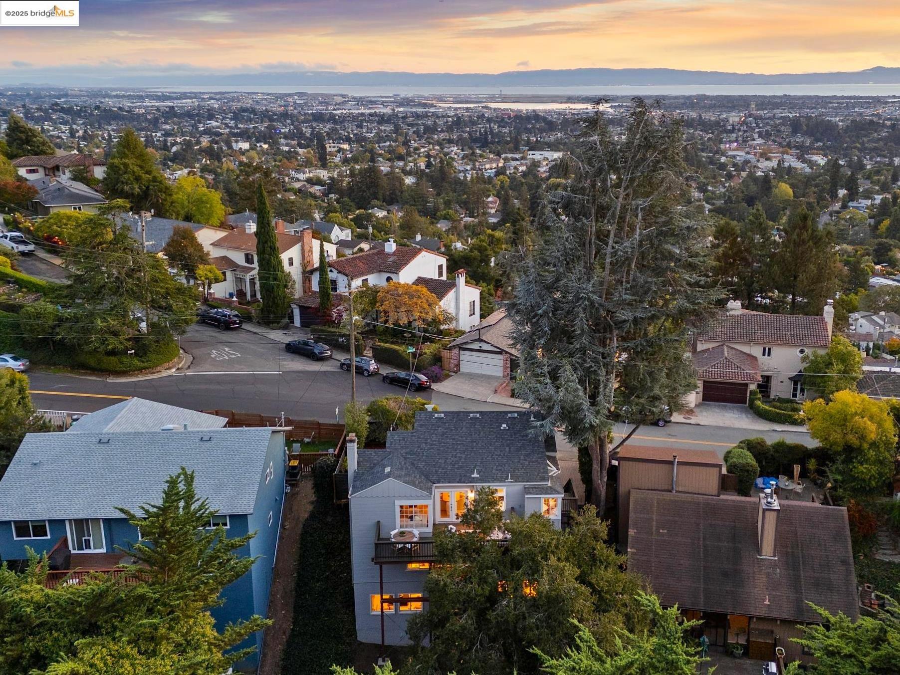 Detail Gallery Image 54 of 56 For 1942 Leimert Blvd, Oakland,  CA 94602 - 3 Beds | 3 Baths