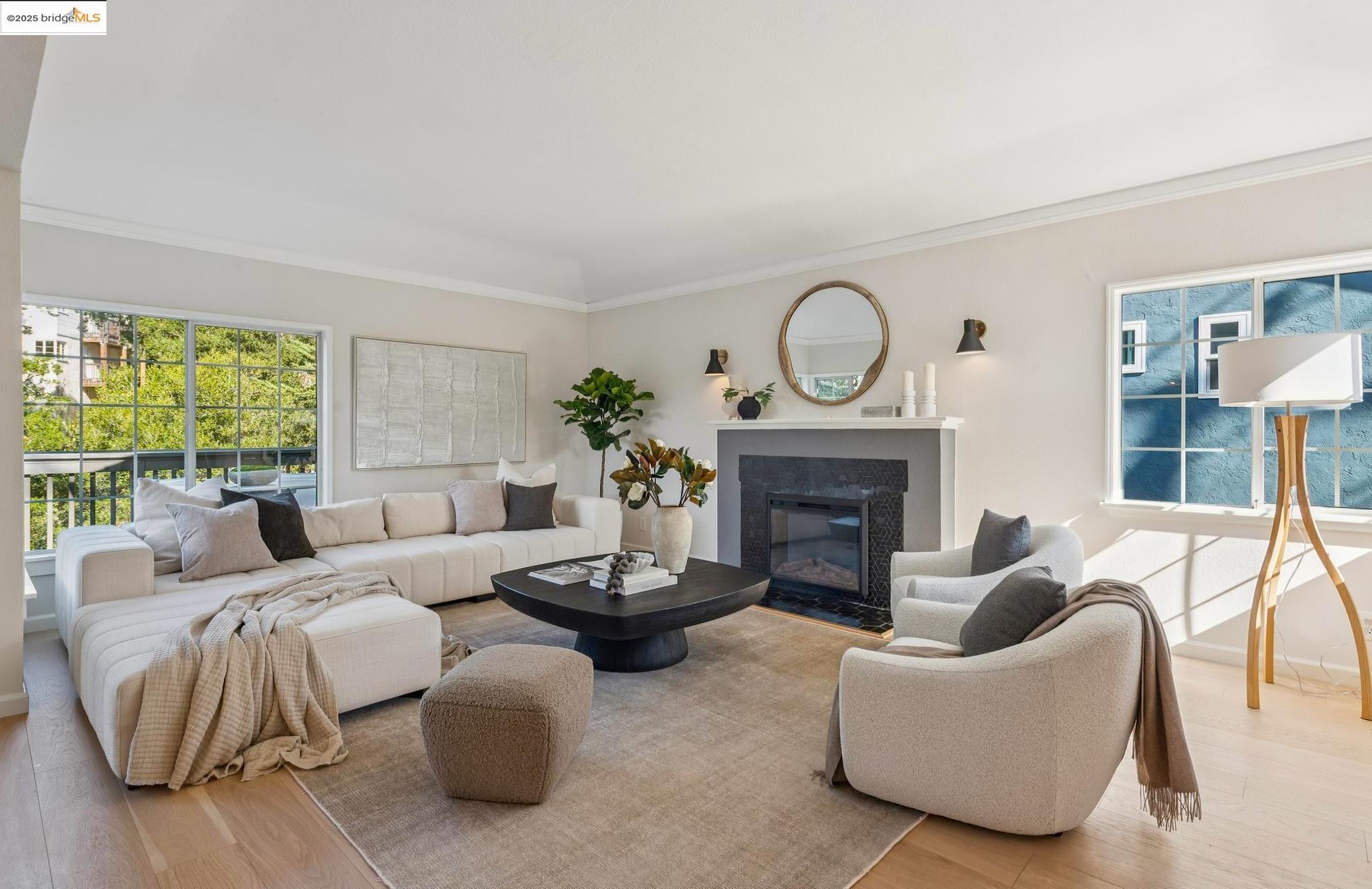 Detail Gallery Image 6 of 56 For 1942 Leimert Blvd, Oakland,  CA 94602 - 3 Beds | 3 Baths