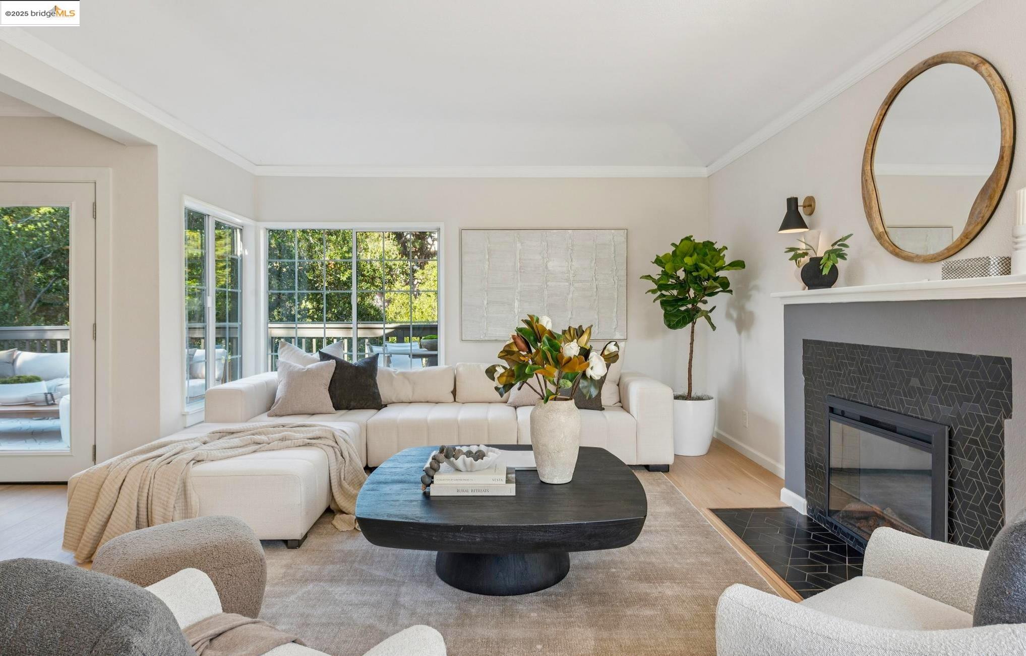 Detail Gallery Image 7 of 56 For 1942 Leimert Blvd, Oakland,  CA 94602 - 3 Beds | 3 Baths