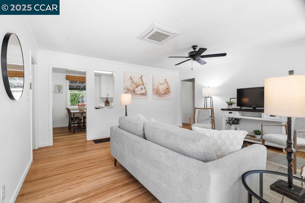 Detail Gallery Image 2 of 41 For 15 Buena Vista, Benicia,  CA 94510 - 3 Beds | 1/1 Baths