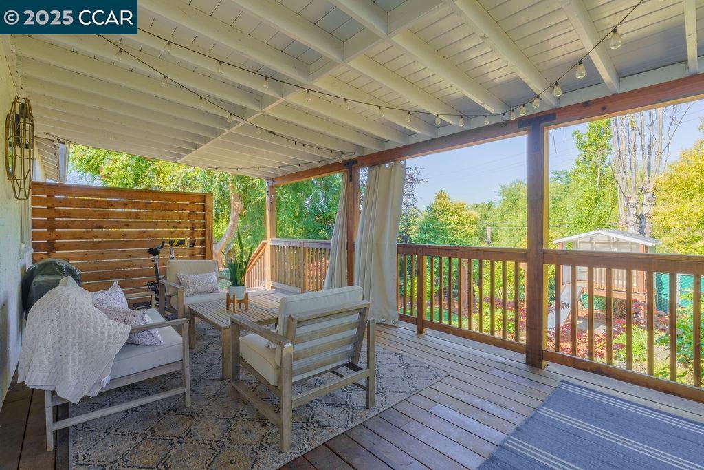 Detail Gallery Image 17 of 41 For 15 Buena Vista, Benicia,  CA 94510 - 3 Beds | 1/1 Baths