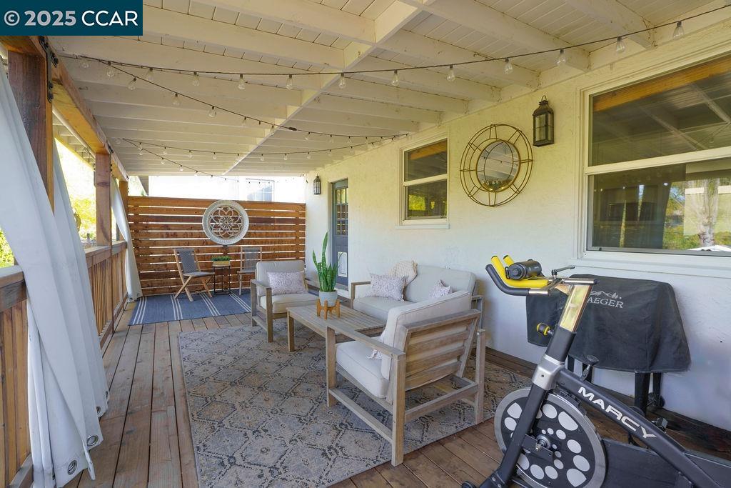 Detail Gallery Image 18 of 41 For 15 Buena Vista, Benicia,  CA 94510 - 3 Beds | 1/1 Baths