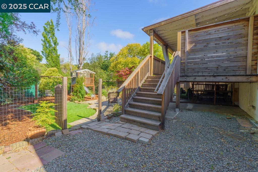 Detail Gallery Image 19 of 41 For 15 Buena Vista, Benicia,  CA 94510 - 3 Beds | 1/1 Baths