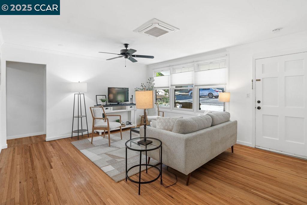 Detail Gallery Image 3 of 41 For 15 Buena Vista, Benicia,  CA 94510 - 3 Beds | 1/1 Baths