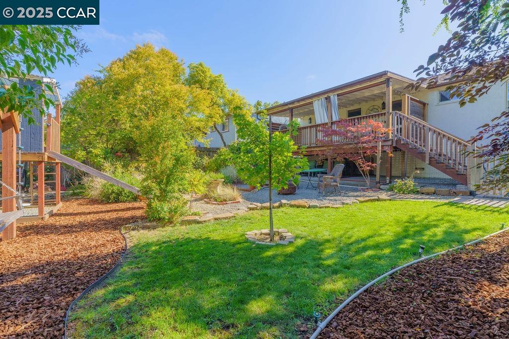 Detail Gallery Image 21 of 41 For 15 Buena Vista, Benicia,  CA 94510 - 3 Beds | 1/1 Baths