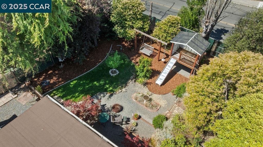 Detail Gallery Image 27 of 41 For 15 Buena Vista, Benicia,  CA 94510 - 3 Beds | 1/1 Baths