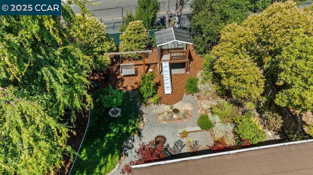 Detail Gallery Image 28 of 41 For 15 Buena Vista, Benicia,  CA 94510 - 3 Beds | 1/1 Baths