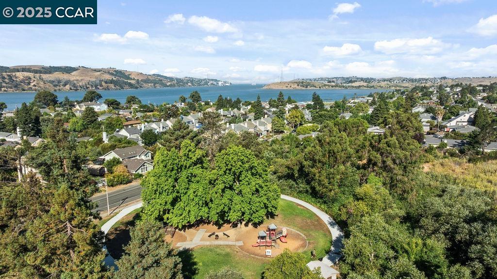 Detail Gallery Image 30 of 41 For 15 Buena Vista, Benicia,  CA 94510 - 3 Beds | 1/1 Baths