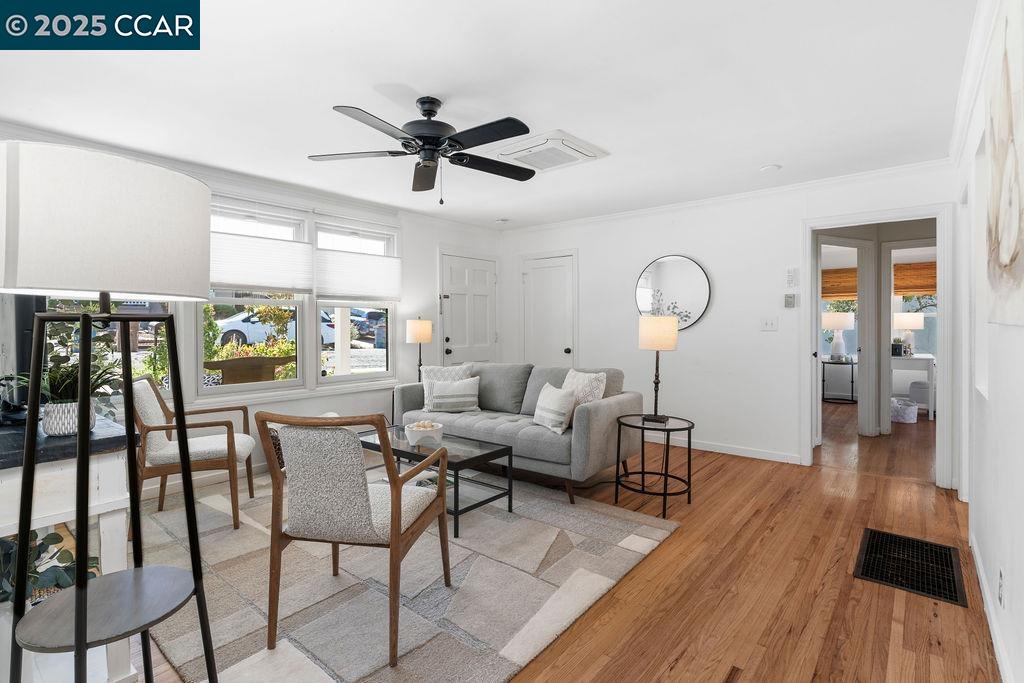 Detail Gallery Image 4 of 41 For 15 Buena Vista, Benicia,  CA 94510 - 3 Beds | 1/1 Baths