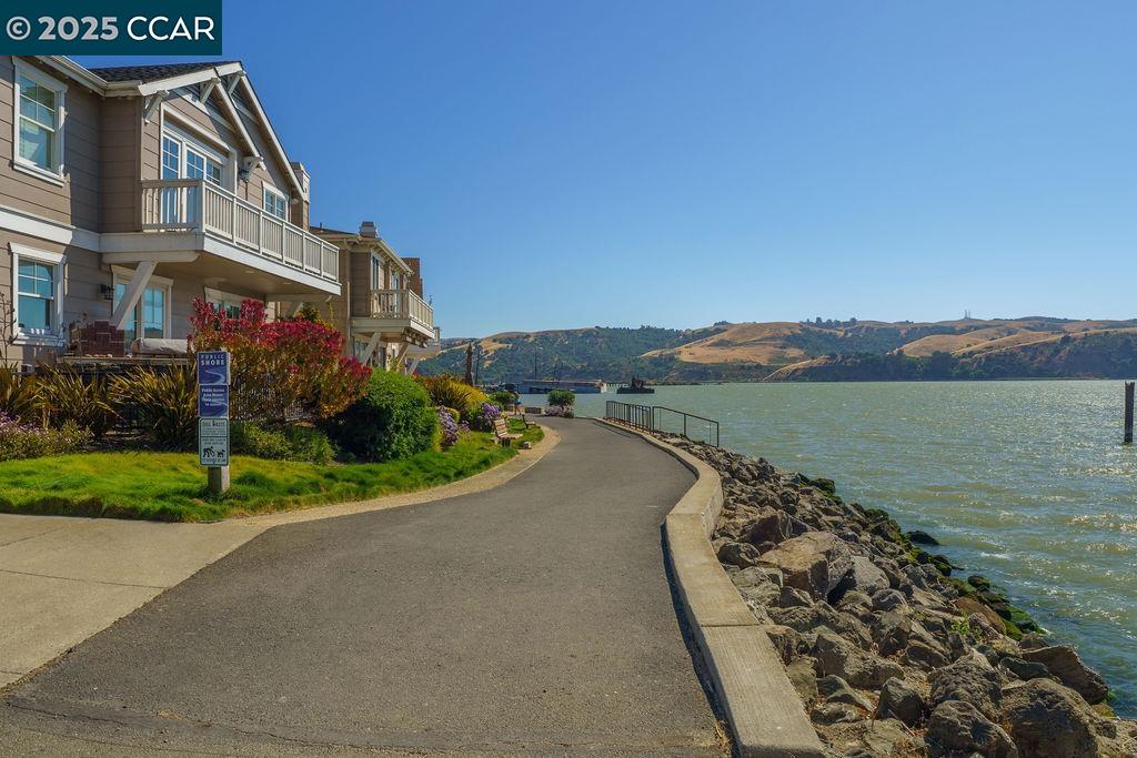 Detail Gallery Image 36 of 41 For 15 Buena Vista, Benicia,  CA 94510 - 3 Beds | 1/1 Baths