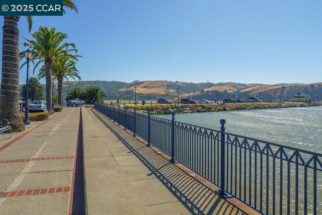 Detail Gallery Image 38 of 41 For 15 Buena Vista, Benicia,  CA 94510 - 3 Beds | 1/1 Baths