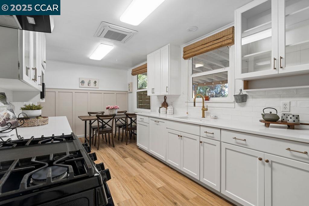 Detail Gallery Image 5 of 41 For 15 Buena Vista, Benicia,  CA 94510 - 3 Beds | 1/1 Baths