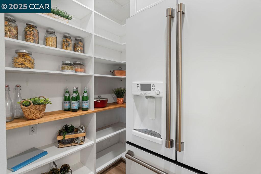 Detail Gallery Image 9 of 41 For 15 Buena Vista, Benicia,  CA 94510 - 3 Beds | 1/1 Baths