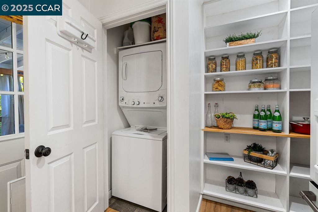 Detail Gallery Image 10 of 41 For 15 Buena Vista, Benicia,  CA 94510 - 3 Beds | 1/1 Baths