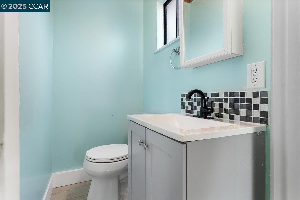 Detail Gallery Image 16 of 33 For 1649 via Tovita, San Lorenzo,  CA 94580 - 3 Beds | 1/1 Baths