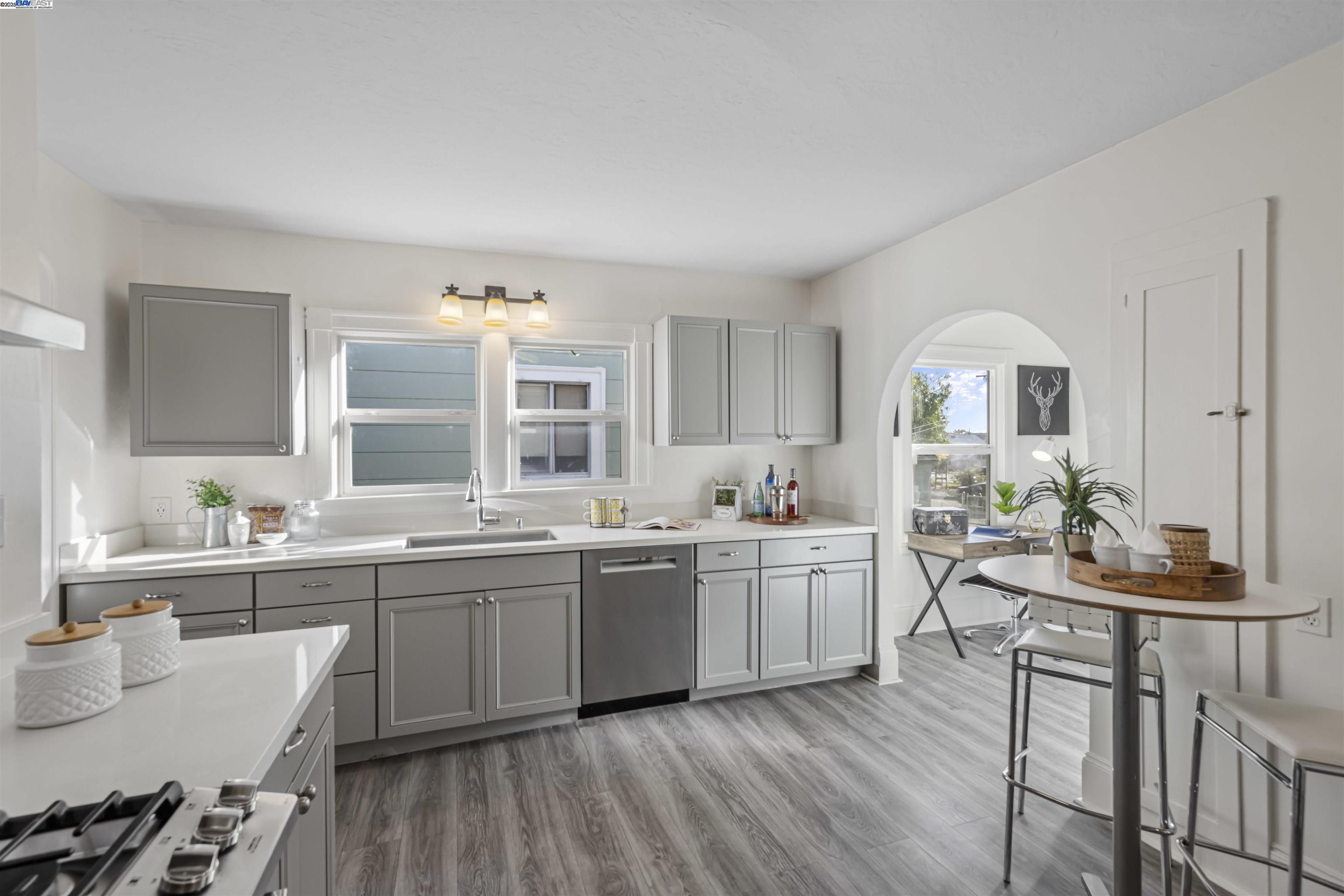 Detail Gallery Image 13 of 32 For 9937 Dante Ave, Oakland,  CA 94603 - 2 Beds | 1 Baths