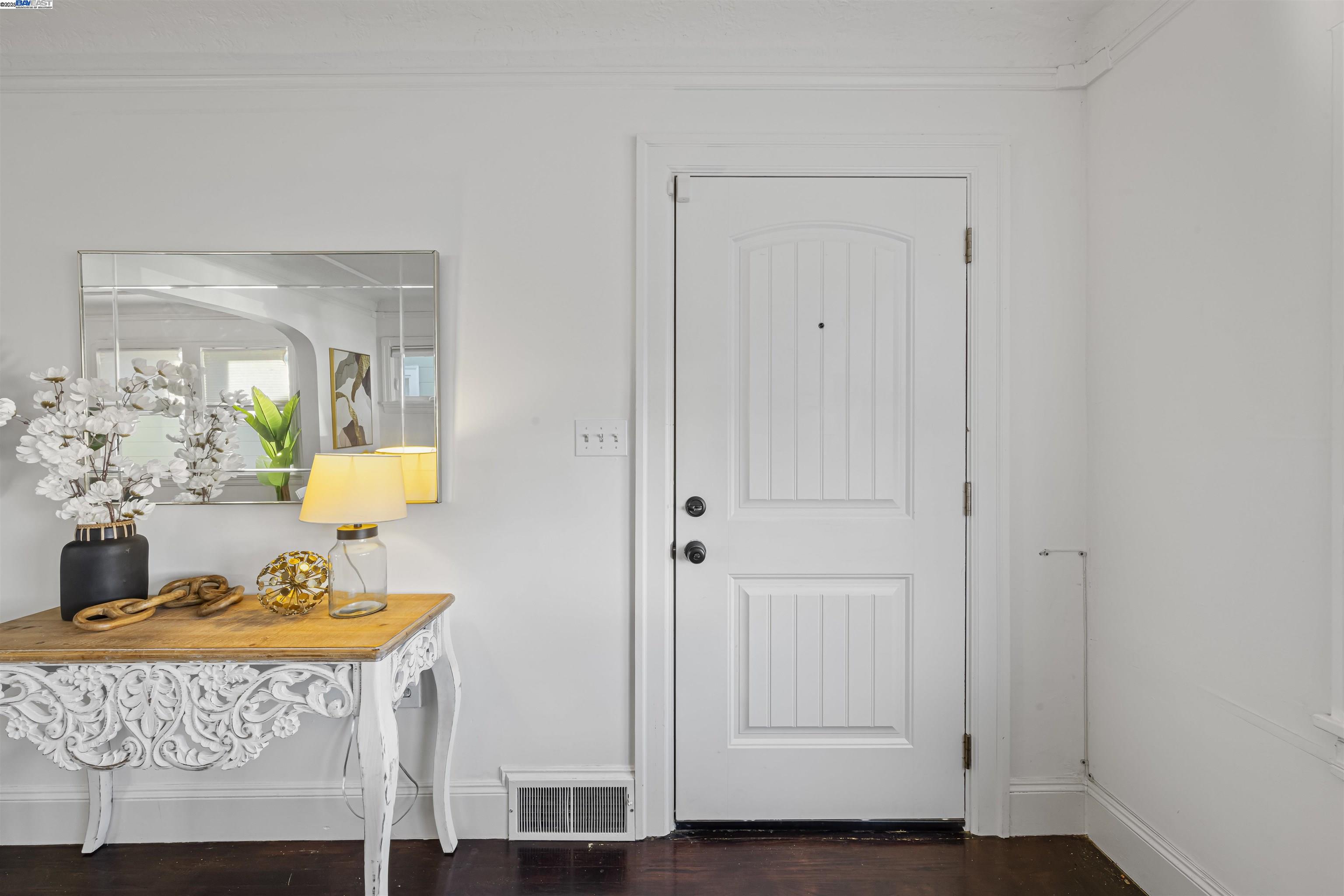 Detail Gallery Image 6 of 32 For 9937 Dante Ave, Oakland,  CA 94603 - 2 Beds | 1 Baths