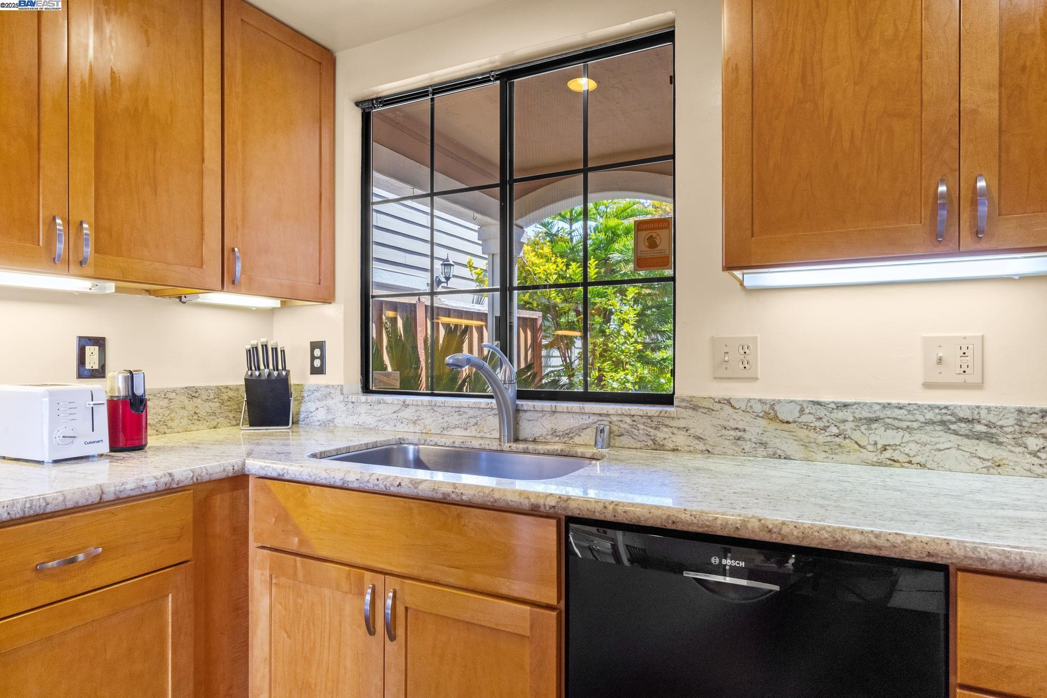 Detail Gallery Image 17 of 39 For 35 Leonard Ct, Alameda,  CA 94502 - 2 Beds | 2/1 Baths