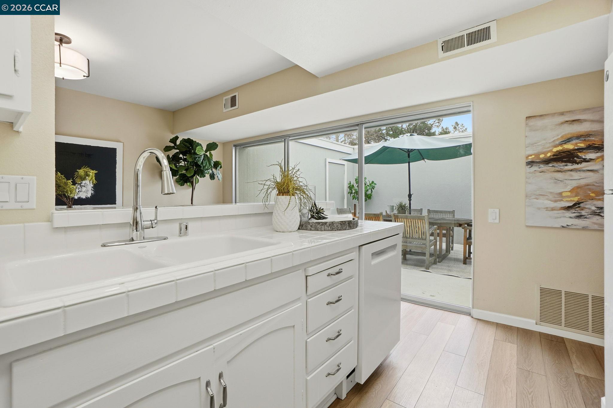 Photo #17: 41116360 Listing: Photo #17