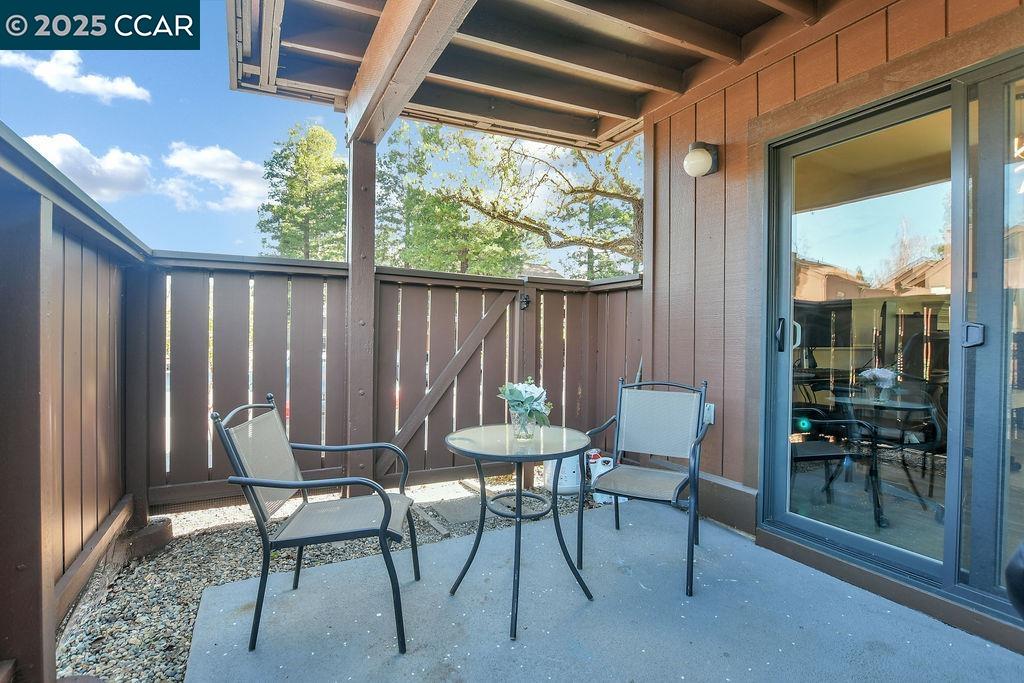 Detail Gallery Image 18 of 25 For 896 Camelback Place, Pleasant Hill,  CA 94523-1223 - 2 Beds | 2 Baths