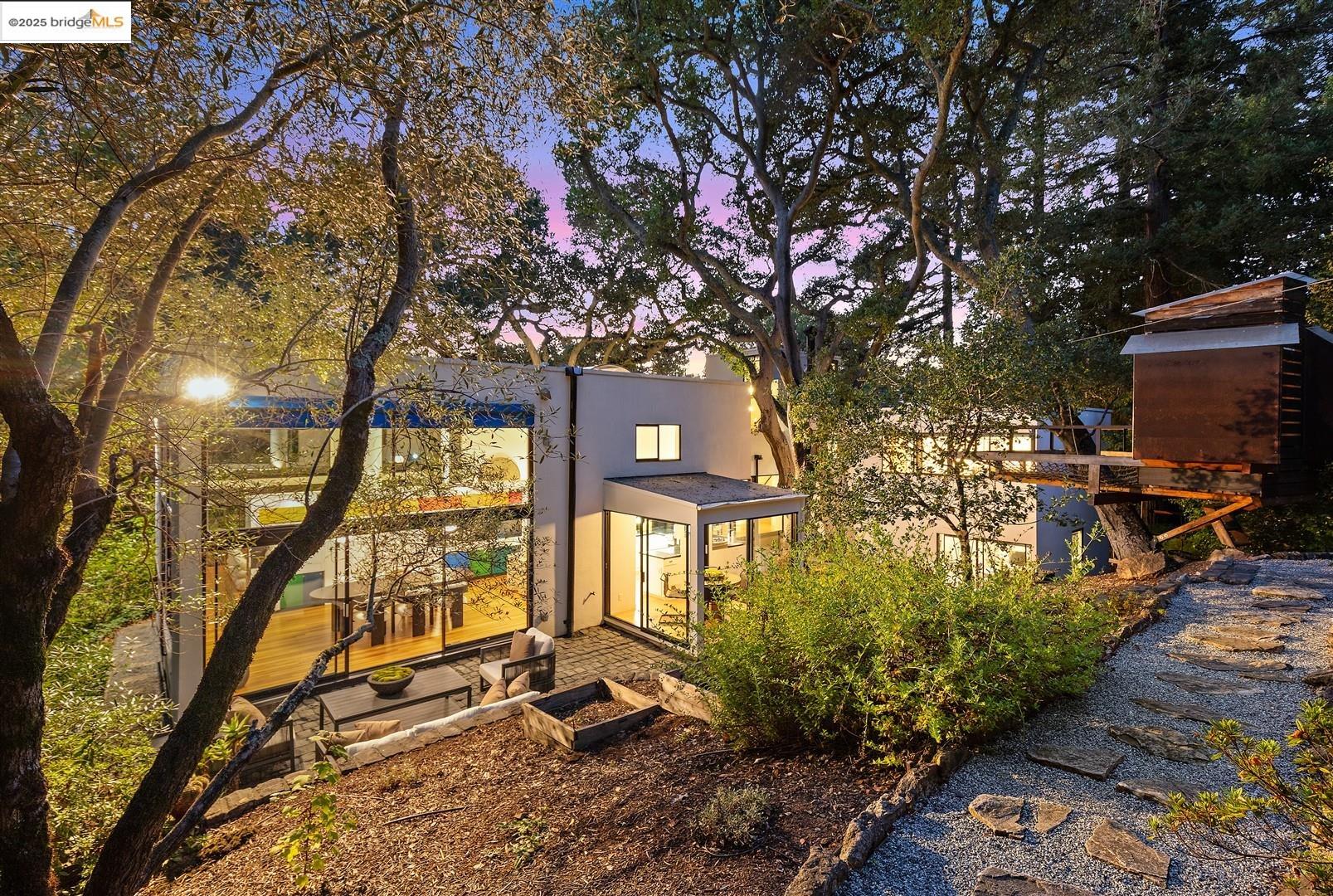 Detail Gallery Image 24 of 60 For 256 the Uplands, Berkeley,  CA 94705 - 4 Beds | 3 Baths