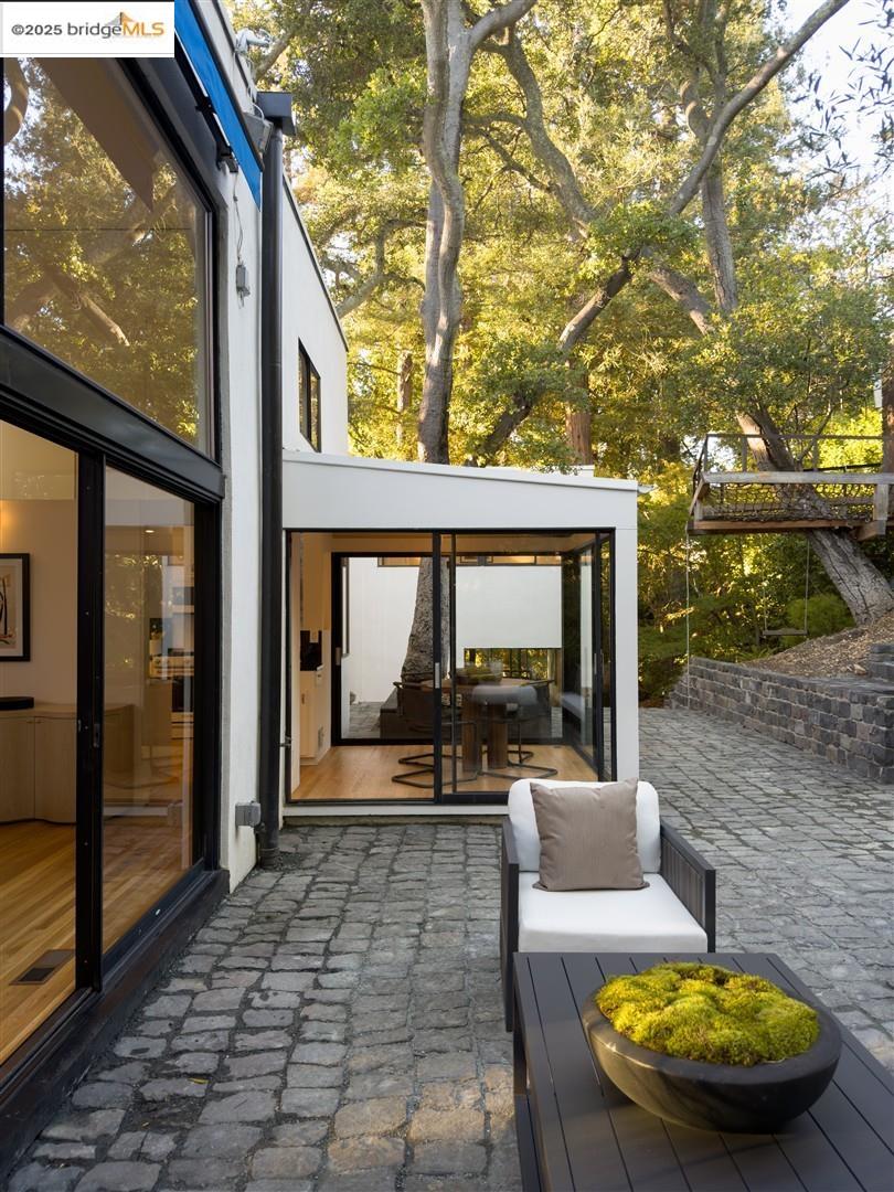 Detail Gallery Image 27 of 60 For 256 the Uplands, Berkeley,  CA 94705 - 4 Beds | 3 Baths