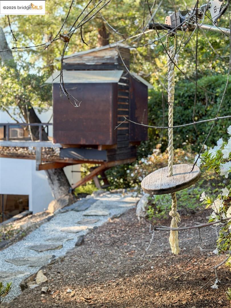 Detail Gallery Image 52 of 60 For 256 the Uplands, Berkeley,  CA 94705 - 4 Beds | 3 Baths