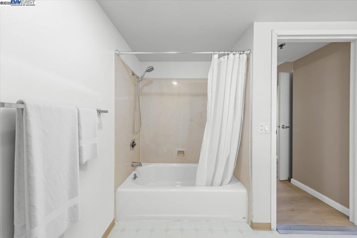 Detail Gallery Image 8 of 11 For 988 Franklin St #523,  Oakland,  CA 94607 - 2 Beds | 2 Baths