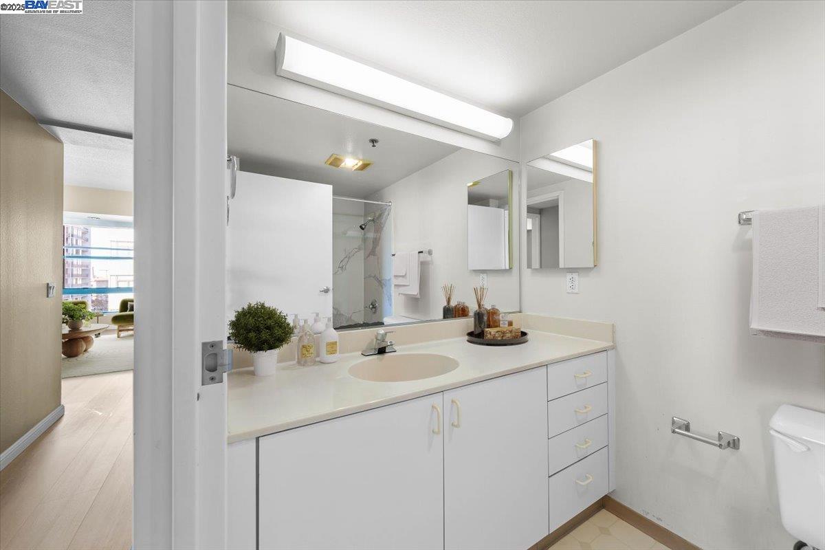 Detail Gallery Image 10 of 11 For 988 Franklin St #523,  Oakland,  CA 94607 - 2 Beds | 2 Baths