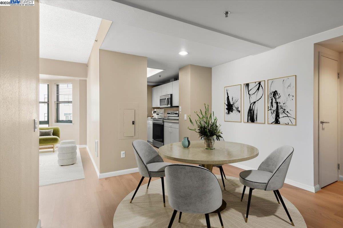 Detail Gallery Image 3 of 11 For 988 Franklin St #523,  Oakland,  CA 94607 - 2 Beds | 2 Baths