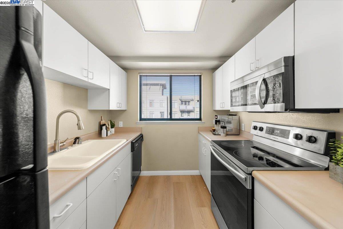 Detail Gallery Image 4 of 11 For 988 Franklin St #523,  Oakland,  CA 94607 - 2 Beds | 2 Baths