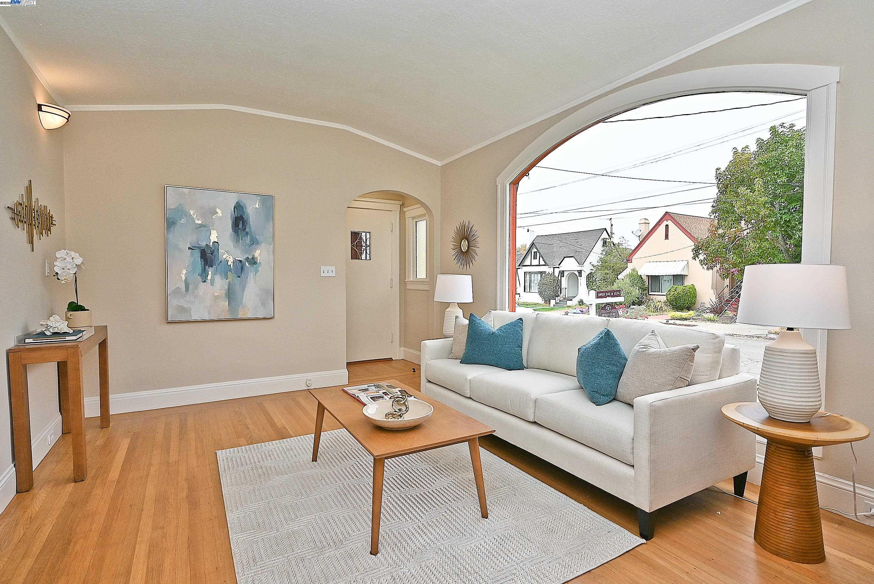 Detail Gallery Image 2 of 45 For 3044 58th Ave, Oakland,  CA 94605 - 2 Beds | 1 Baths