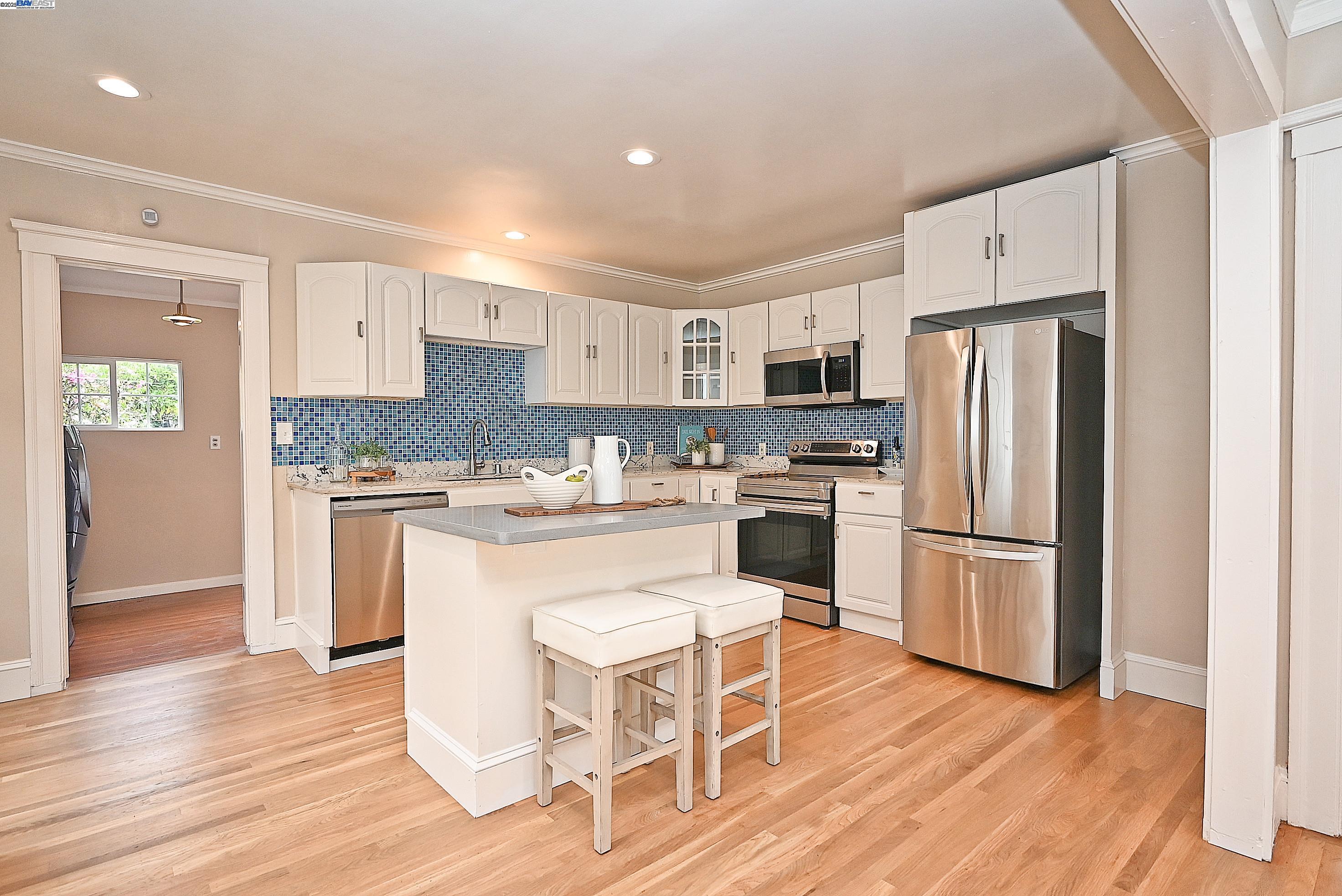 Detail Gallery Image 12 of 45 For 3044 58th Ave, Oakland,  CA 94605 - 2 Beds | 1 Baths