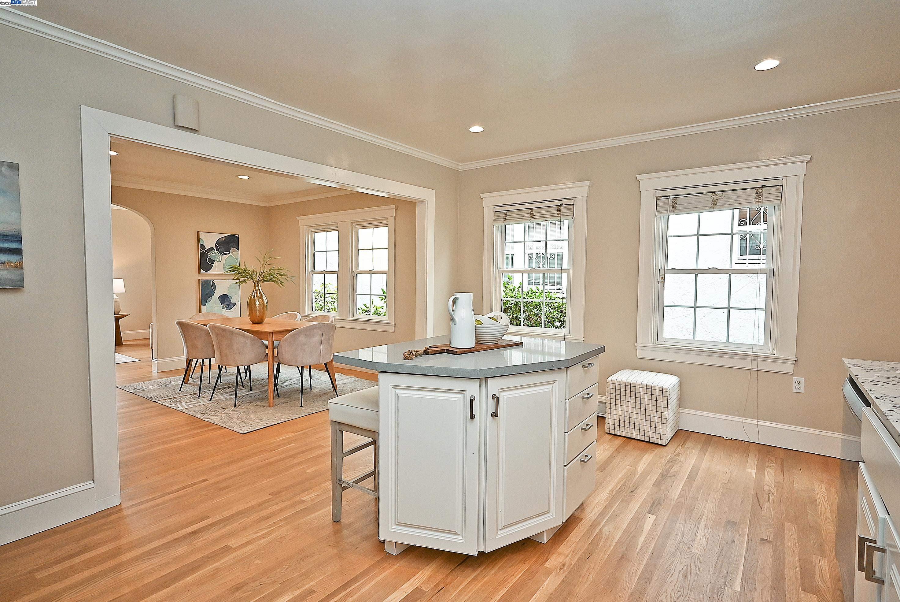 Detail Gallery Image 17 of 45 For 3044 58th Ave, Oakland,  CA 94605 - 2 Beds | 1 Baths