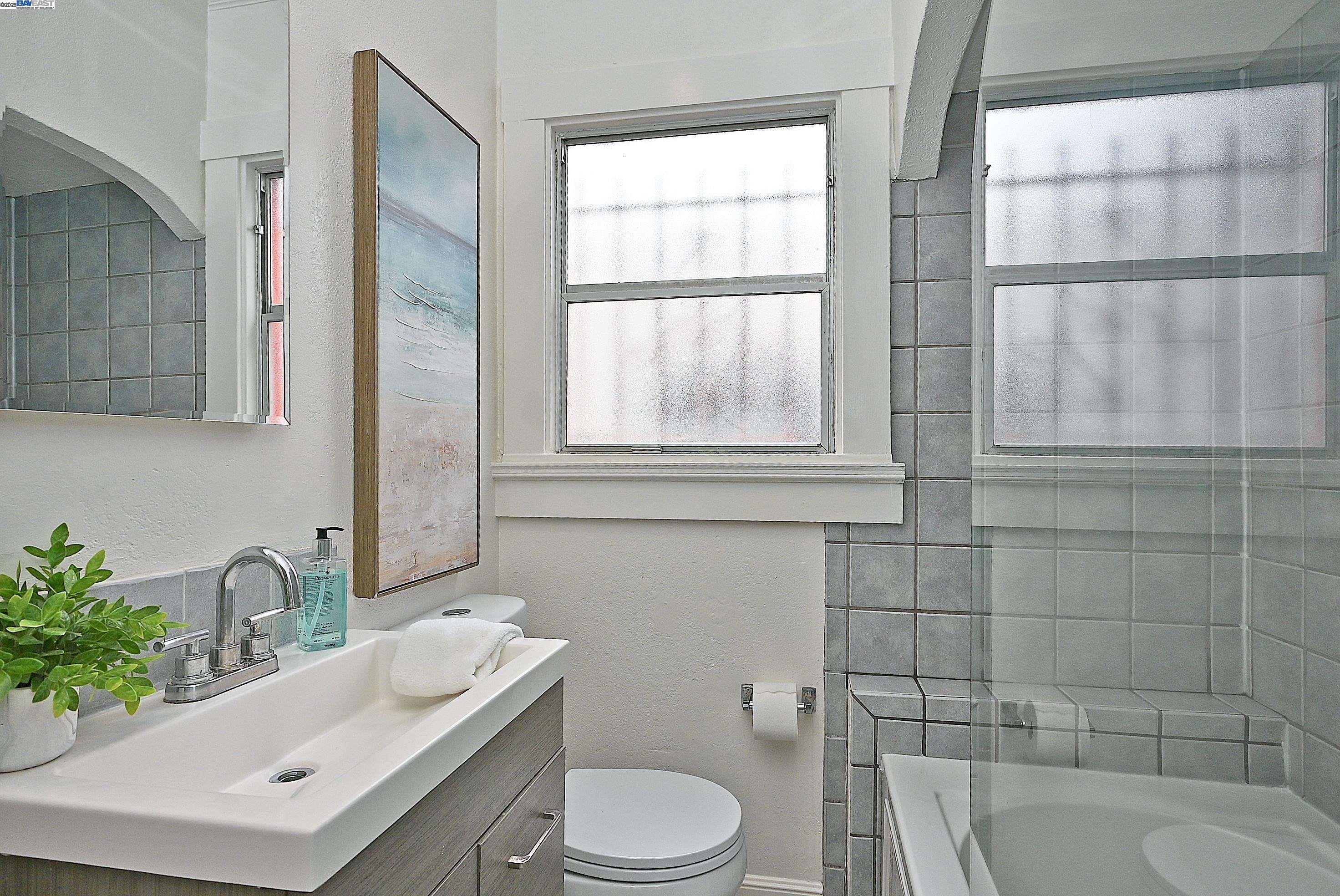 Detail Gallery Image 21 of 45 For 3044 58th Ave, Oakland,  CA 94605 - 2 Beds | 1 Baths