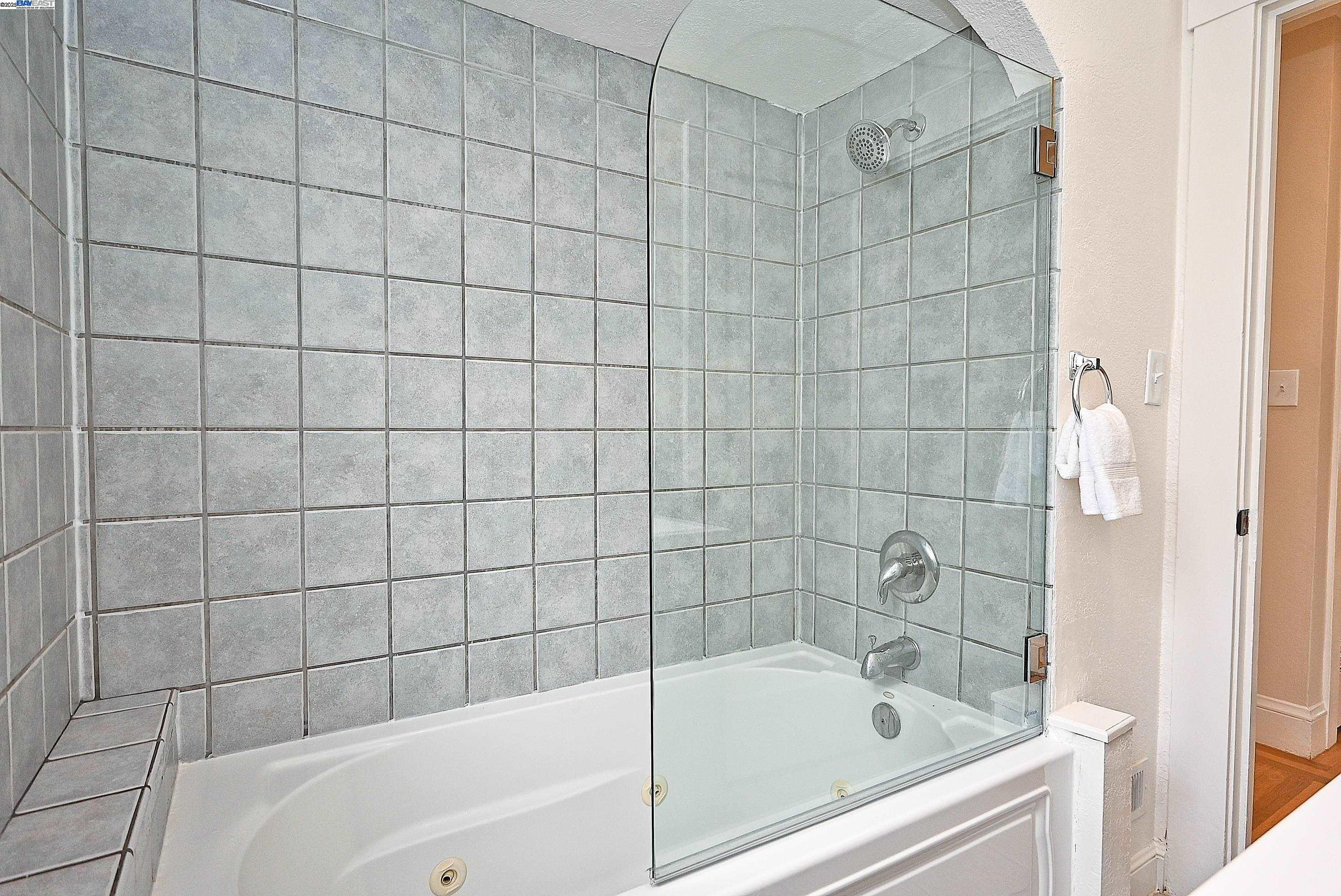 Detail Gallery Image 23 of 45 For 3044 58th Ave, Oakland,  CA 94605 - 2 Beds | 1 Baths