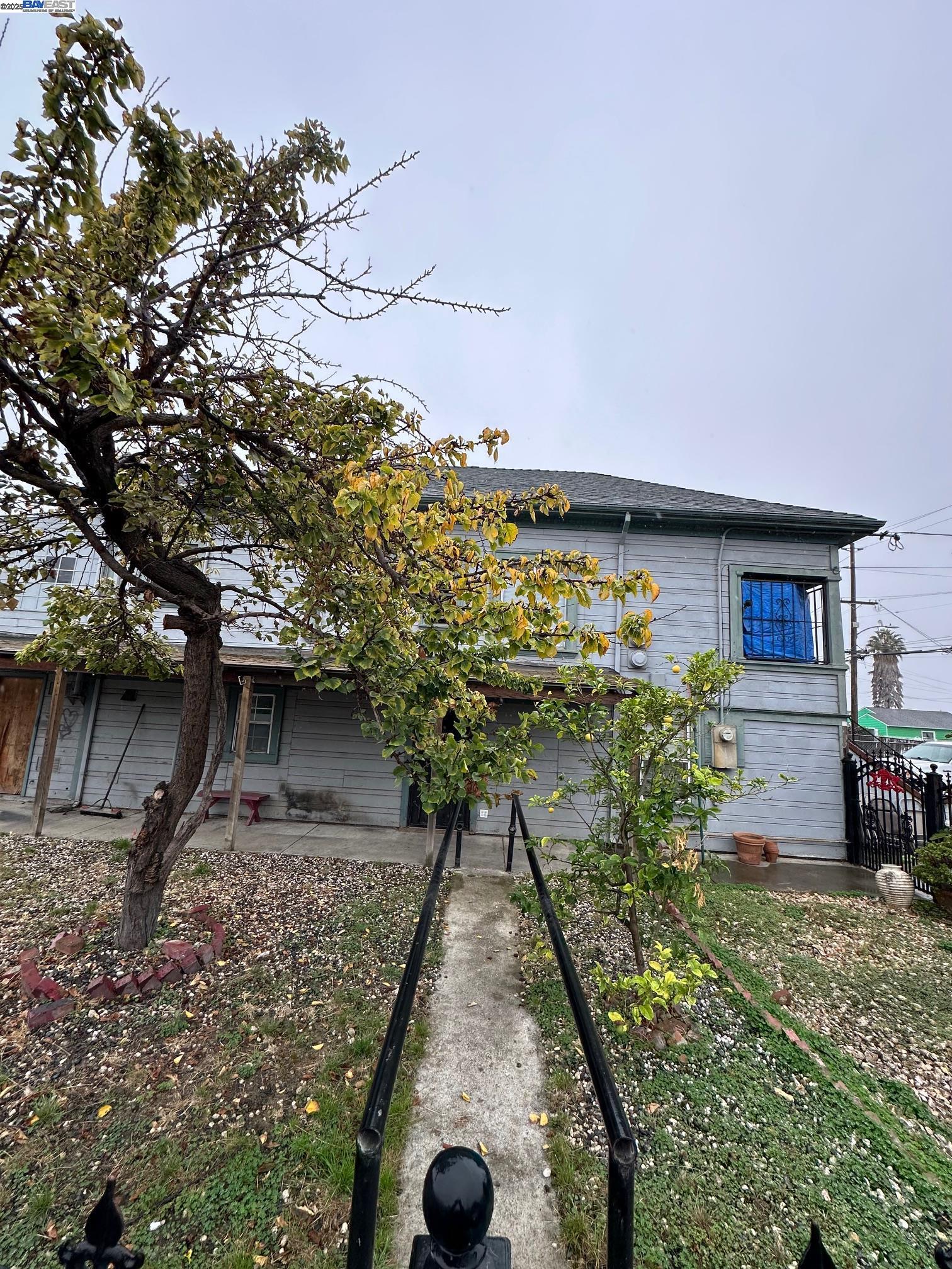 Detail Gallery Image 4 of 10 For 936 92nd Ave, Oakland,  CA 94603 - 3 Beds | 1 Baths