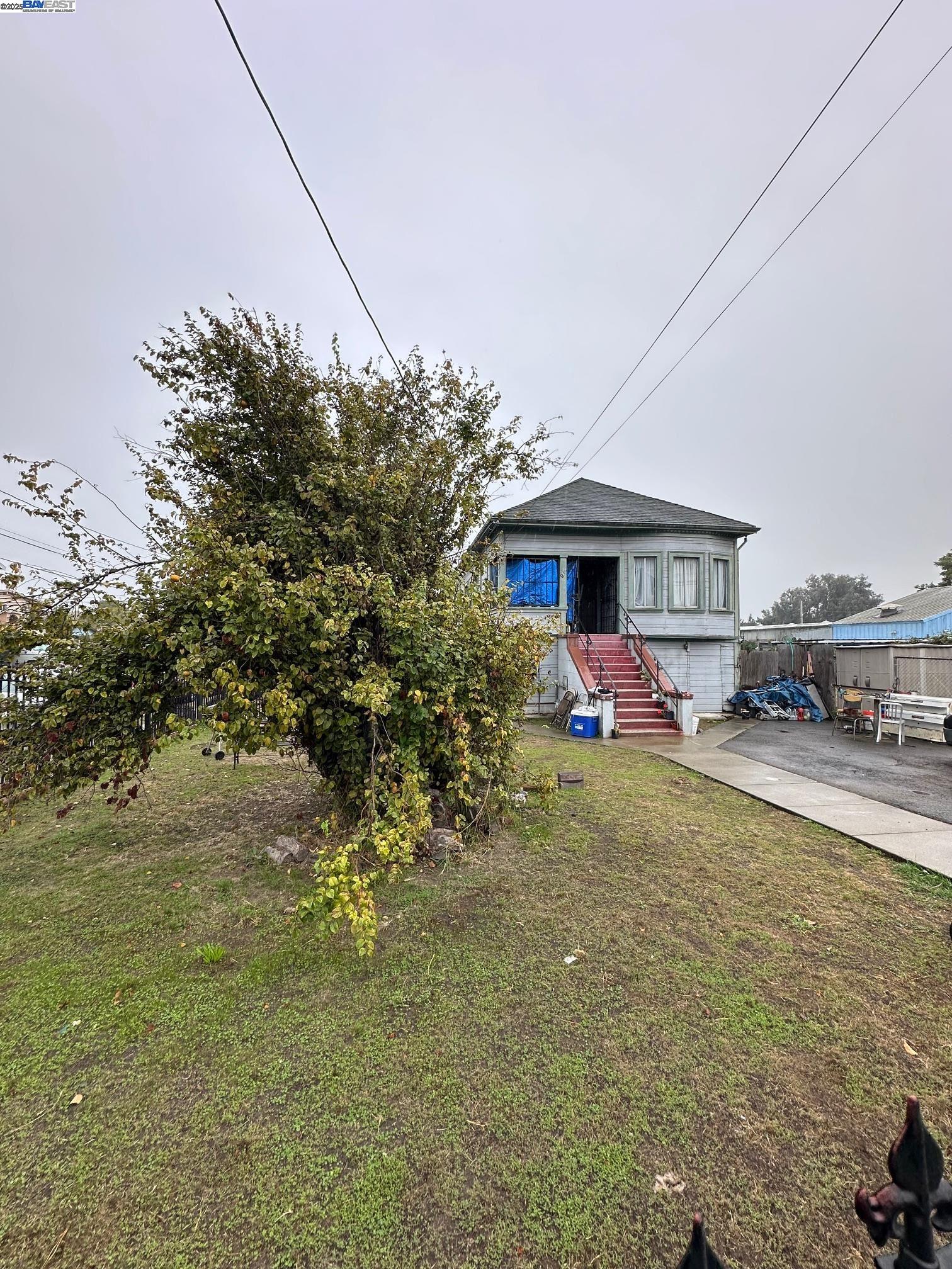 Detail Gallery Image 6 of 10 For 936 92nd Ave, Oakland,  CA 94603 - 3 Beds | 1 Baths