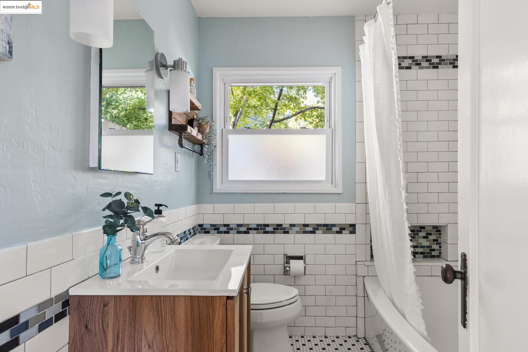 Detail Gallery Image 14 of 55 For 7916 Earl St, Oakland,  CA 94605 - 2 Beds | 2 Baths