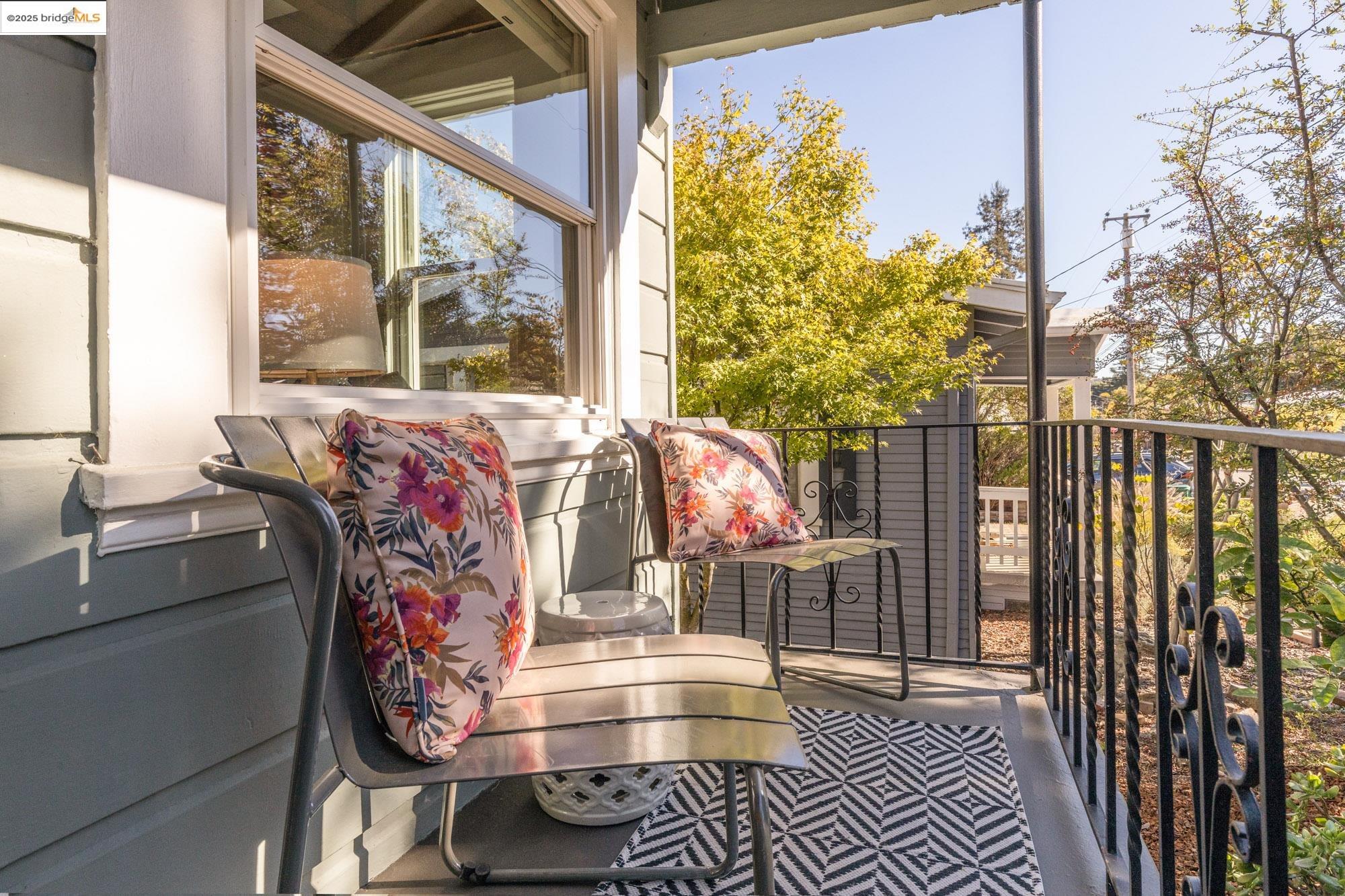 Detail Gallery Image 4 of 55 For 7916 Earl St, Oakland,  CA 94605 - 2 Beds | 2 Baths