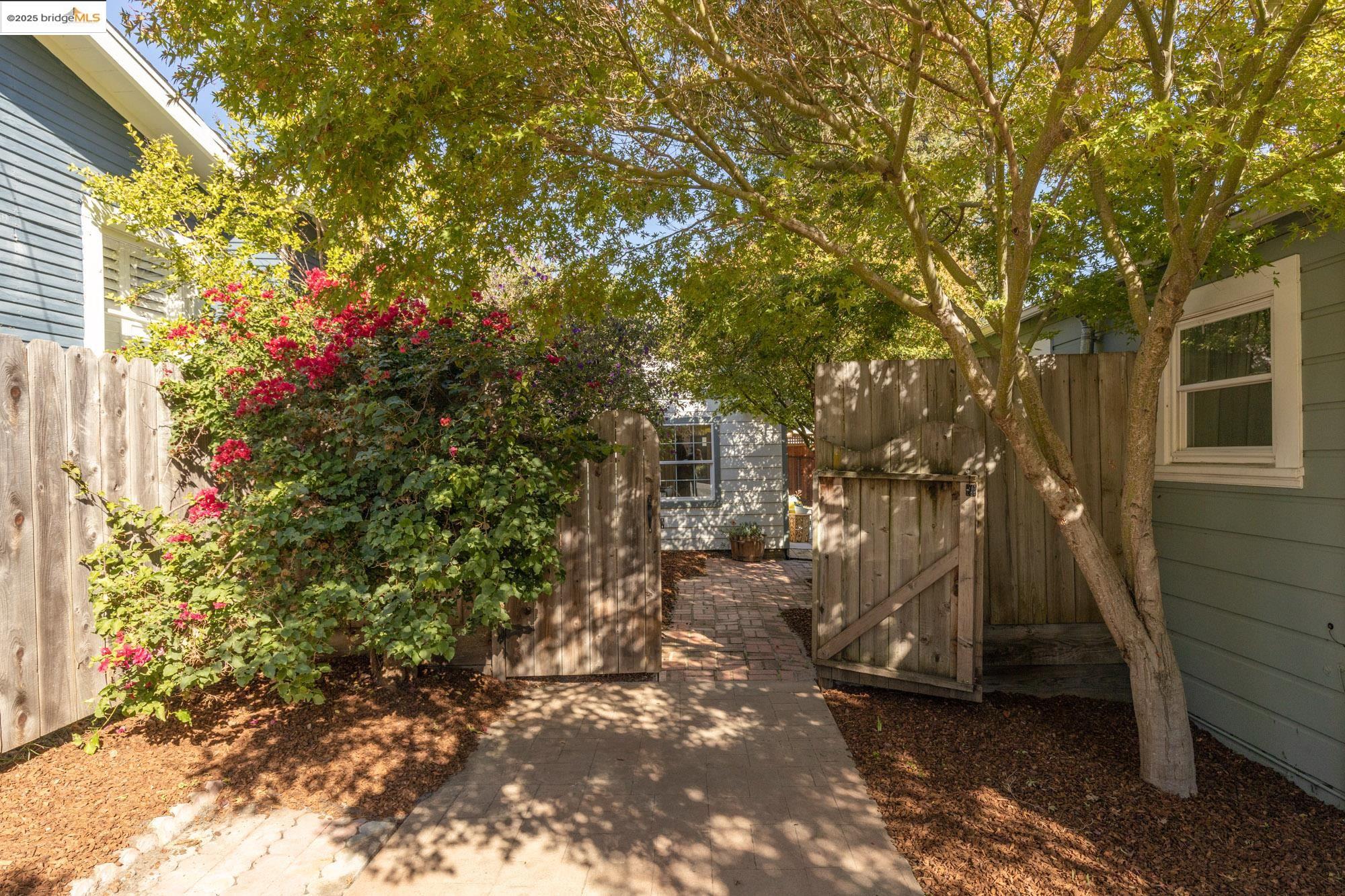 Detail Gallery Image 42 of 55 For 7916 Earl St, Oakland,  CA 94605 - 2 Beds | 2 Baths