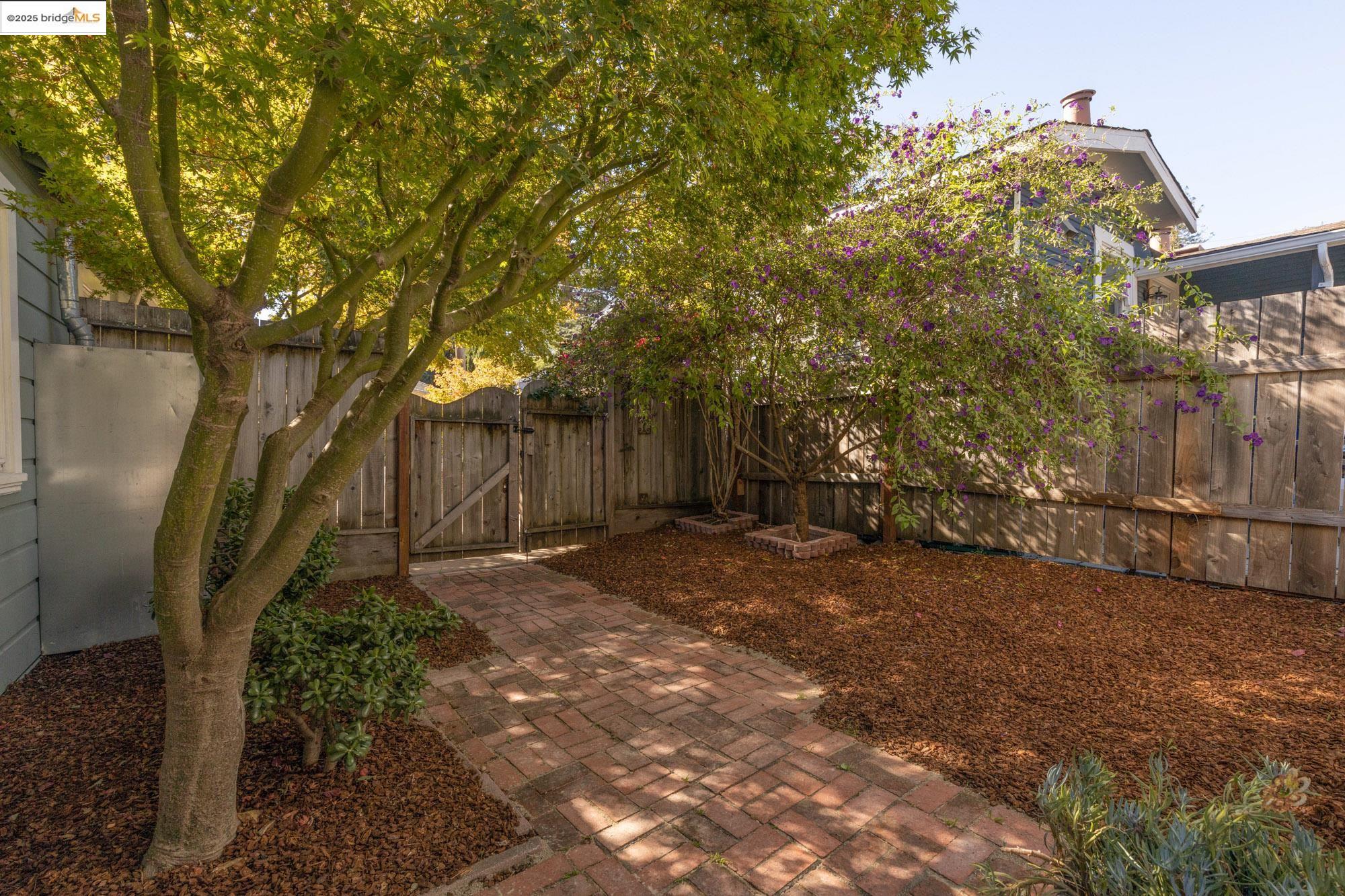 Detail Gallery Image 43 of 55 For 7916 Earl St, Oakland,  CA 94605 - 2 Beds | 2 Baths