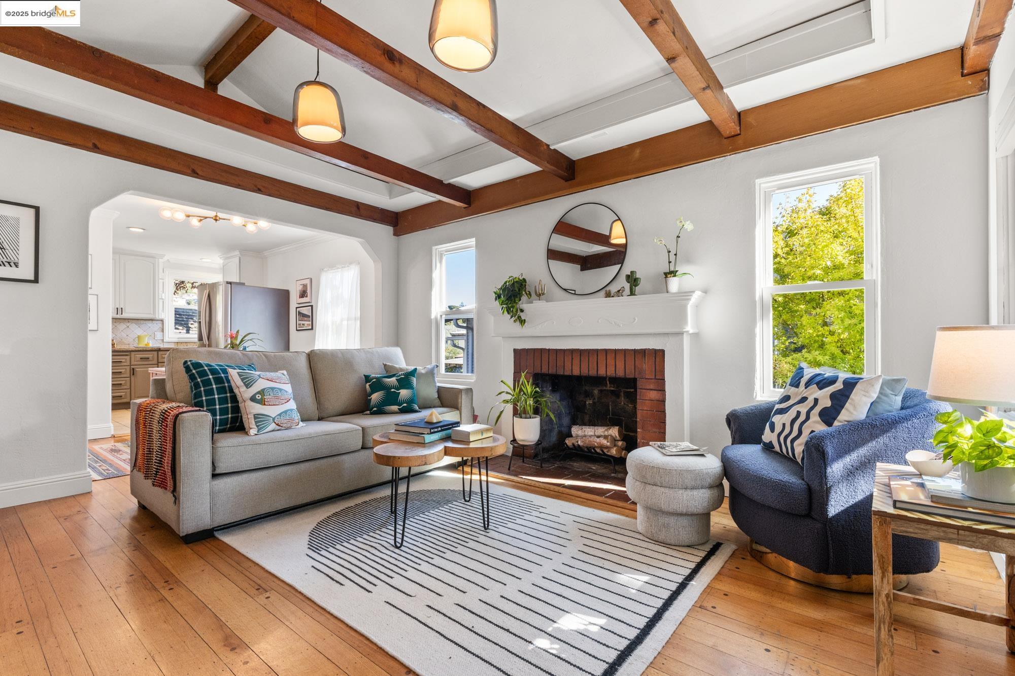 Detail Gallery Image 6 of 55 For 7916 Earl St, Oakland,  CA 94605 - 2 Beds | 2 Baths