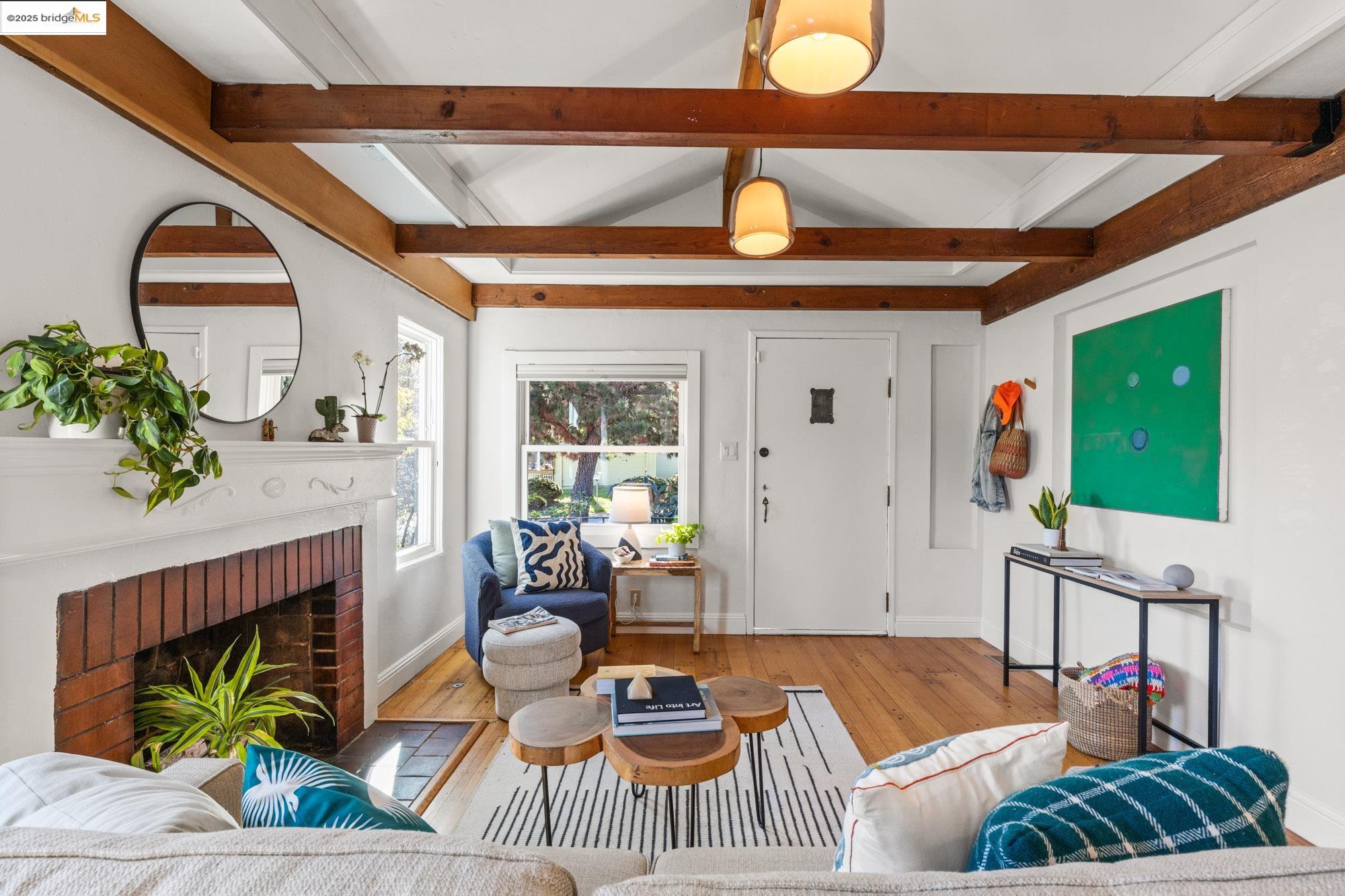 Detail Gallery Image 7 of 55 For 7916 Earl St, Oakland,  CA 94605 - 2 Beds | 2 Baths