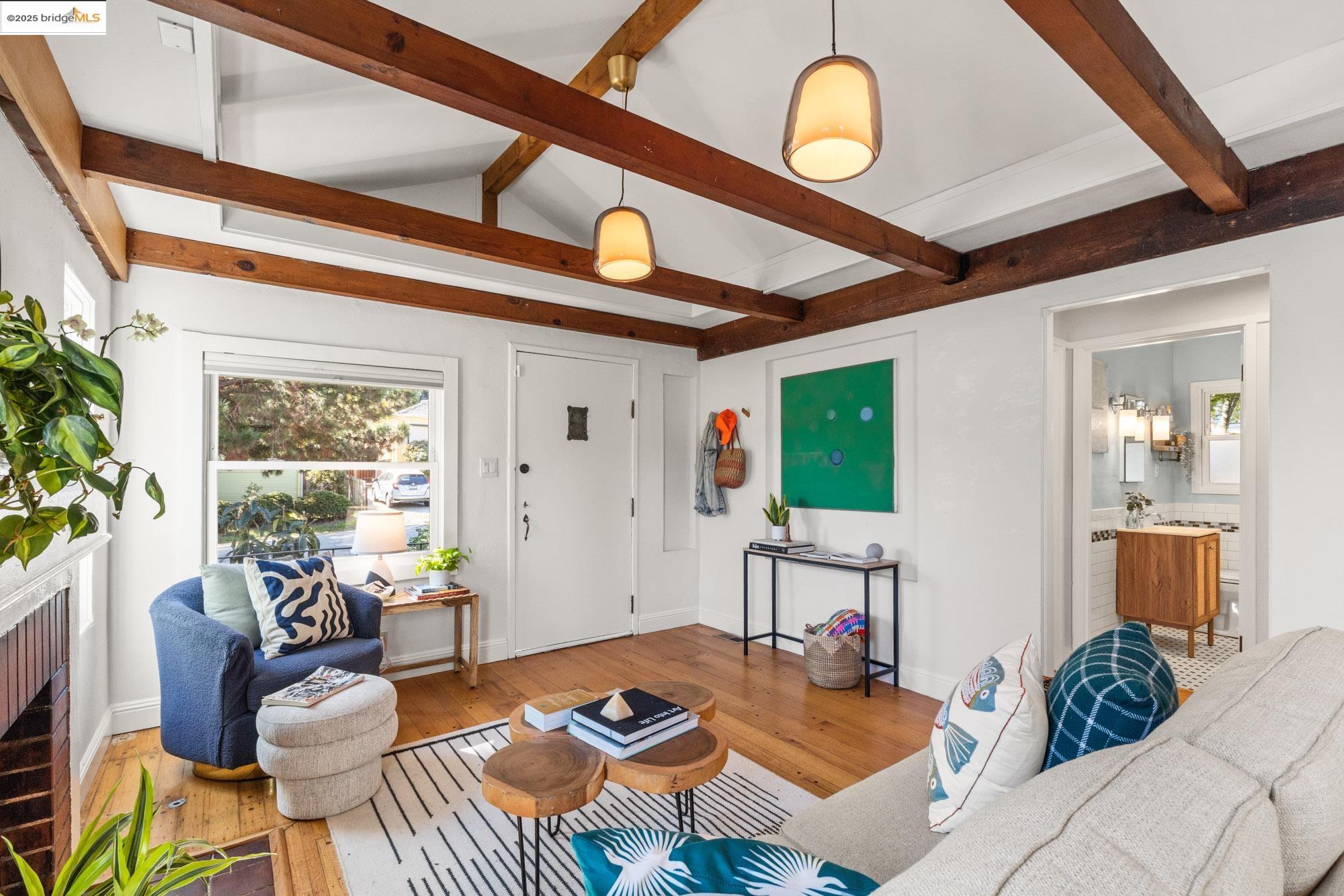 Detail Gallery Image 8 of 55 For 7916 Earl St, Oakland,  CA 94605 - 2 Beds | 2 Baths