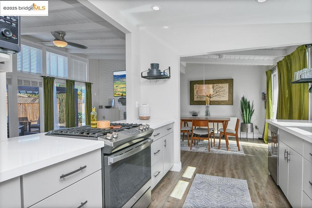 Detail Gallery Image 7 of 31 For 3184 Meadowbrook Dr, Concord,  CA 94519 - 3 Beds | 2 Baths