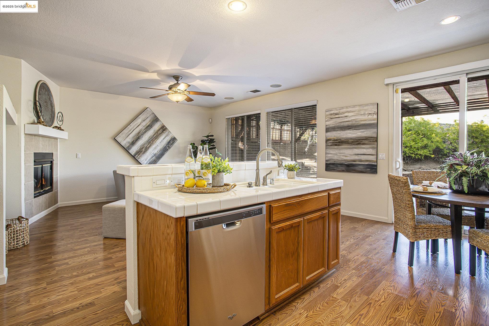 Detail Gallery Image 8 of 24 For 2416 Cambridge Dr, Antioch,  CA 94509 - 3 Beds | 2 Baths