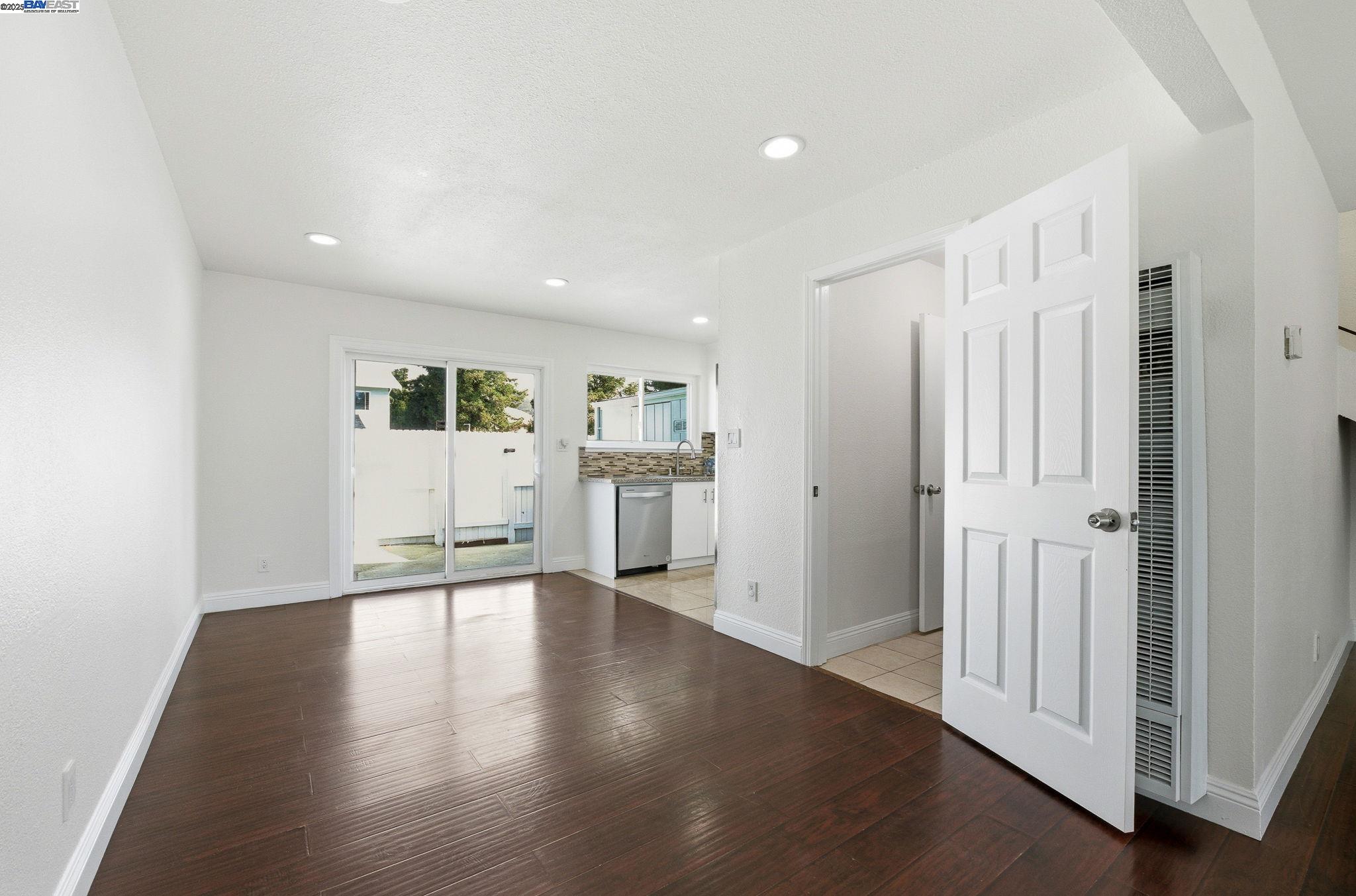 Detail Gallery Image 4 of 26 For 38618 Royal Ann Cmn, Fremont,  CA 94536 - 3 Beds | 2 Baths